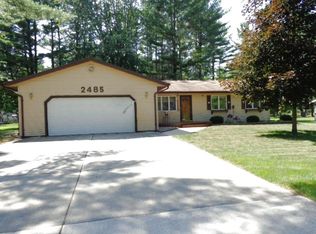 2485 N Daniels Rd, Sanford, MI 48657