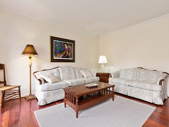 4th image of 4 Brantford Dr