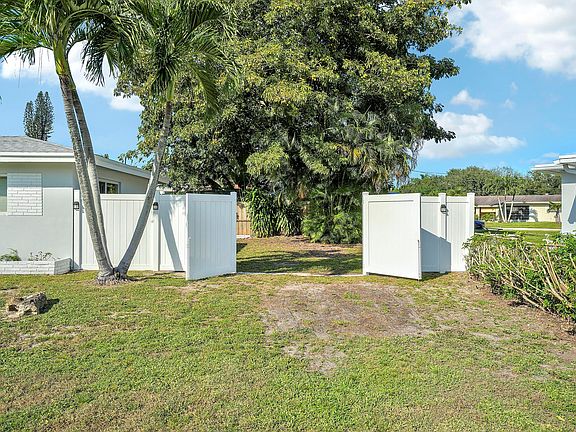 4th image of 5081 SW 9th Court