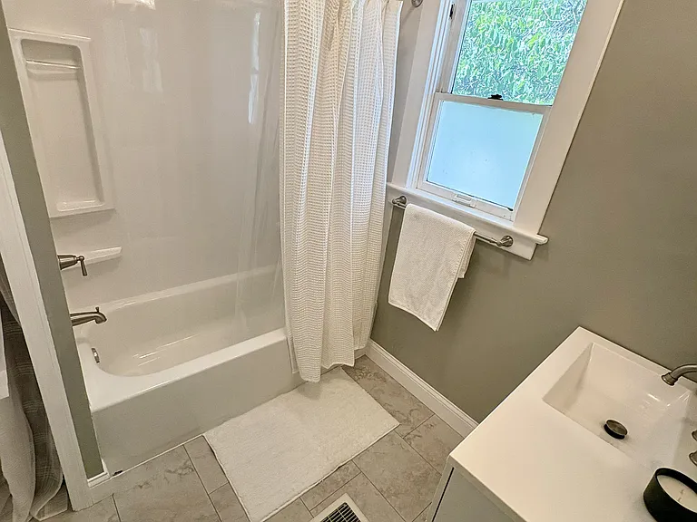628 S Ash Ave — Photo 9