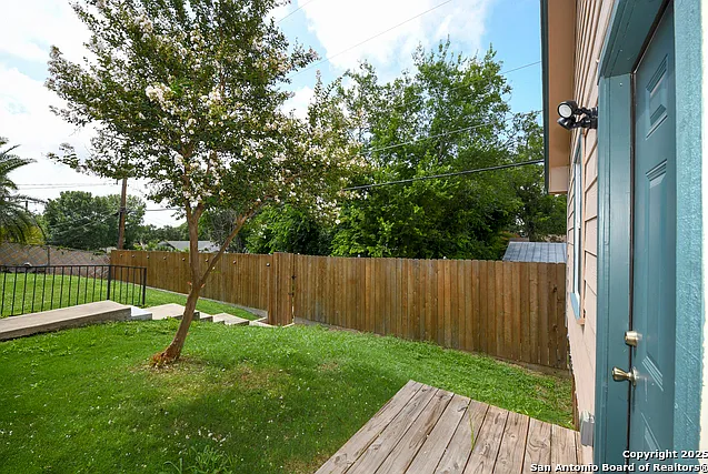 222 Highview Dr — Photo 3