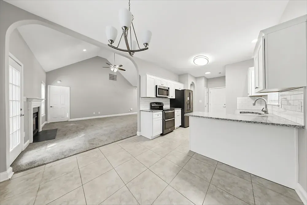 3 bed, 1255 sqft, $1,299 — Photo 4
