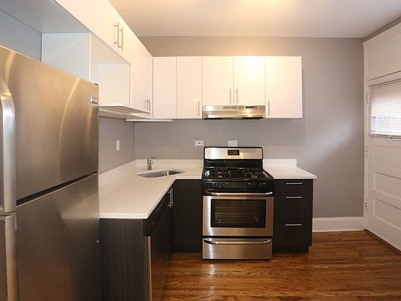 5th image of 639 W Cornelia Ave APT 1S