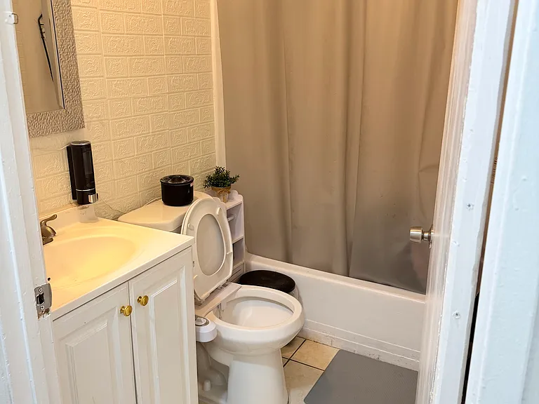 1260 E Washington Ave #5 — Photo 6