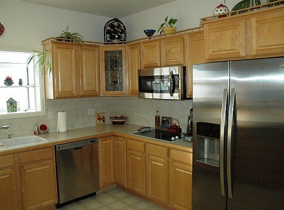4th image of 709 Village Dr