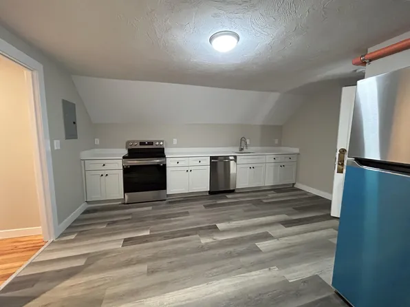 30 Roxbury St #3, Worcester, MA 01609