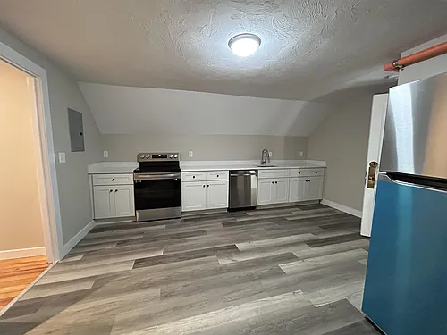 30 Roxbury St #3 Photo 1