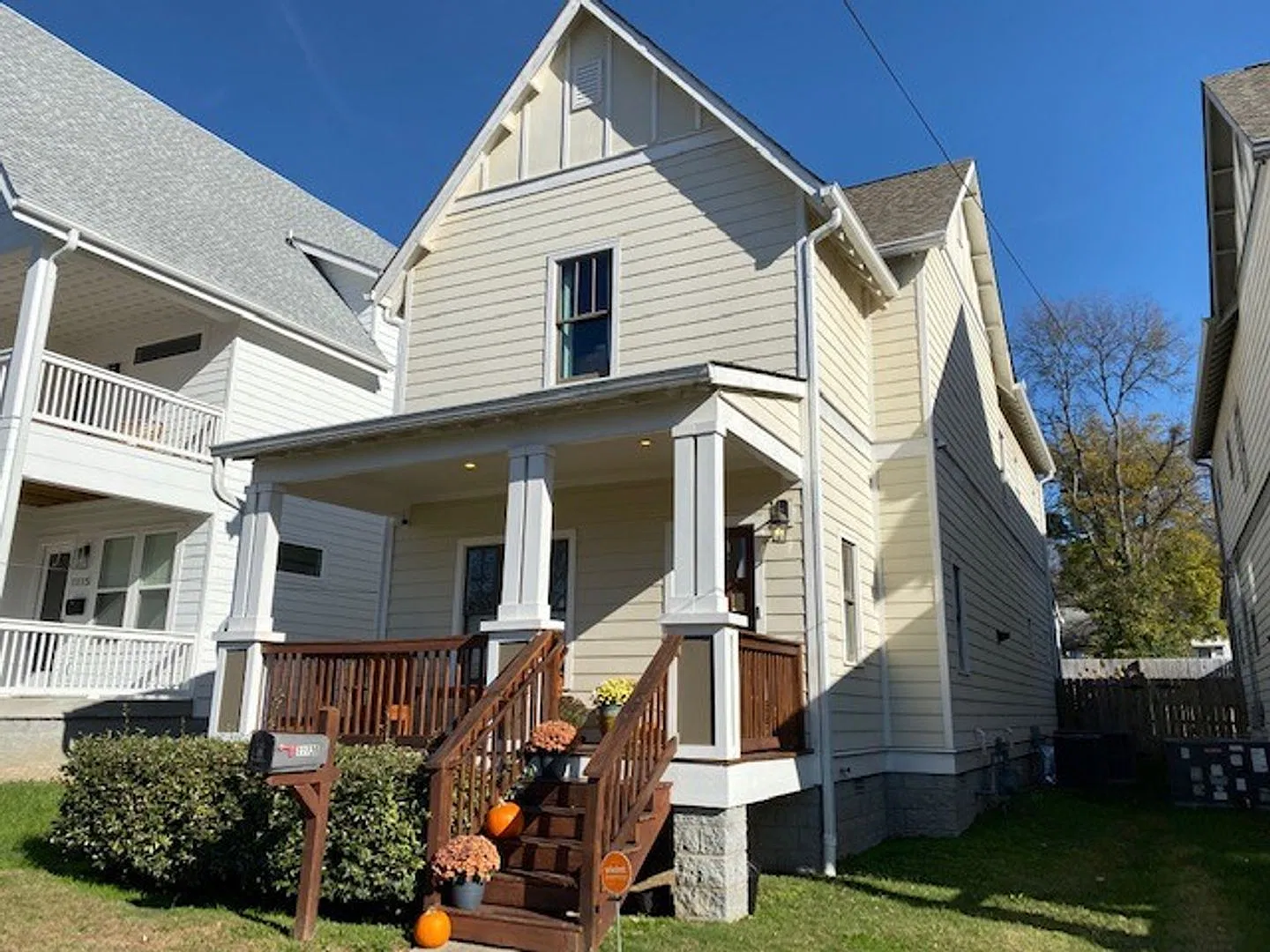 Craftsman Inspired 3 Bed/ 2.5 Bath Home in Cleveland Park, Fenced Yard, Pet Friendly, Screened Po... — Photo 2