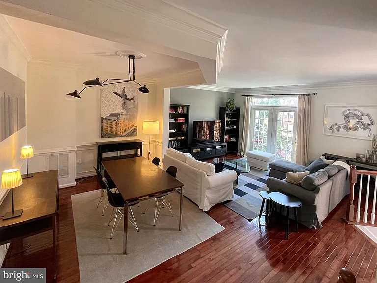 102 Lounsbury Pl — Photo 3
