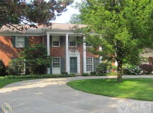 316 Moross Rd, Grosse Pointe Farms, MI 48236