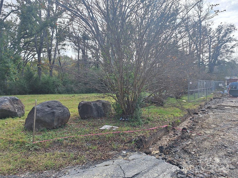 2nd image of 540 Blake St