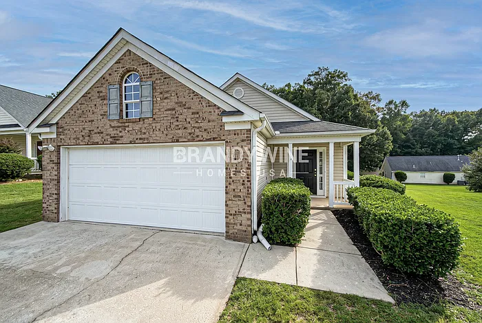 3 bed, 2.0 bath, 1294 sqft, $1,848 — Photo 2