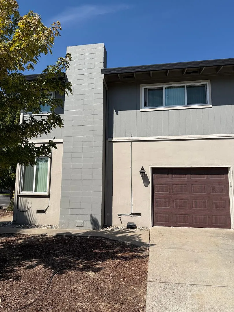 Updated Duplex In Sacramento!! — Photo 3