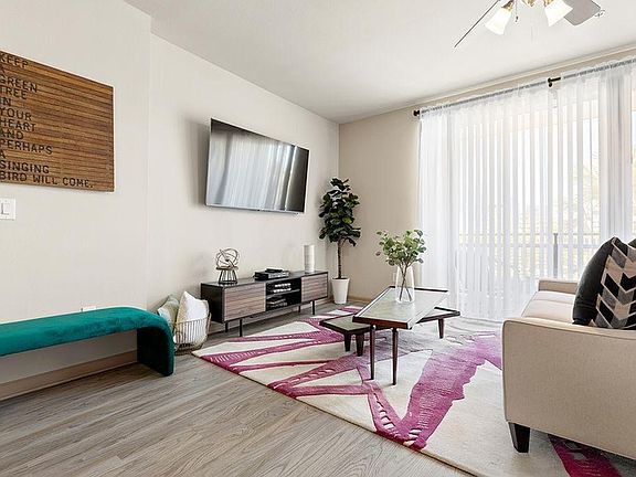 4th image of 5340 W Kennedy Blvd Unit 460