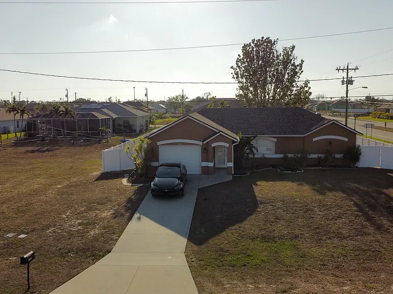 1602 SW 16th Ct — Photo 4
