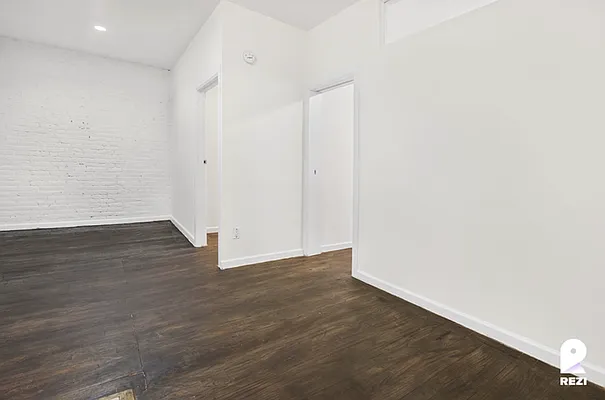 Rented by REZI | media 19