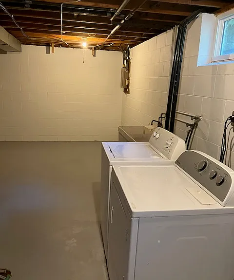 1077 Thorndale Ave — Photo 24