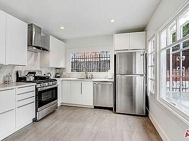 2nd image of 17511 Vista Del Mar Ave