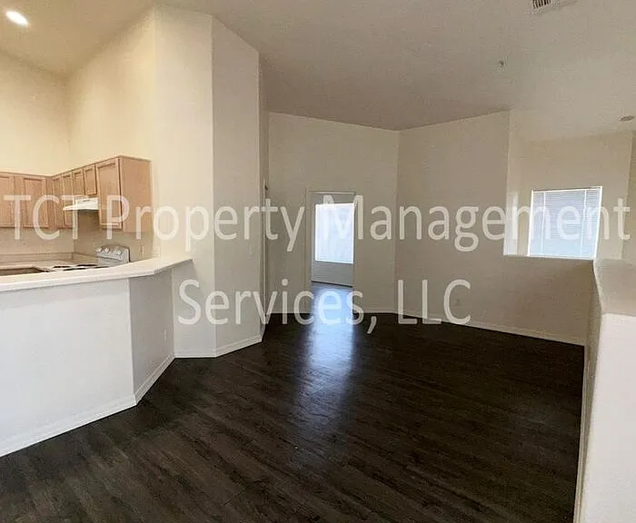 1406 W Emerald Ave #126 — Photo 3