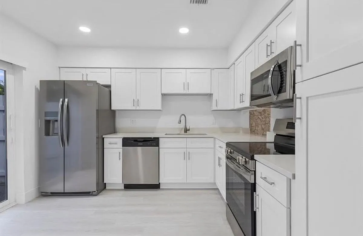 3 bed, 2.0 bath, 1500 sqft, $3,200 — Photo 4