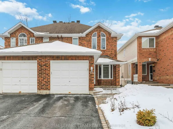 27 Highmont Ct, Ottawa, ON K2T 1B3