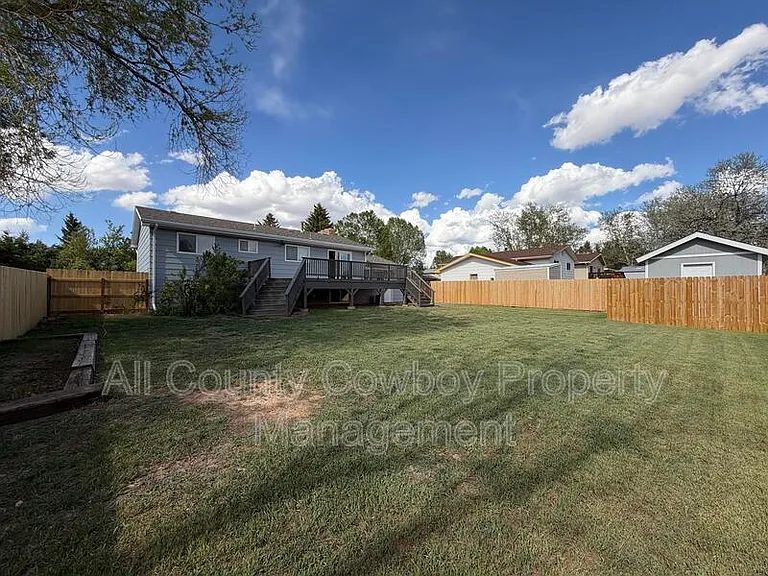 1602 Mitchell St — Photo 17