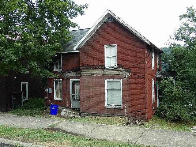 1st image of 814 E 3rd St