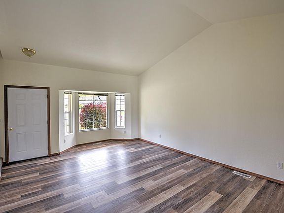 5th image of 2830 Muriel Ct SE
