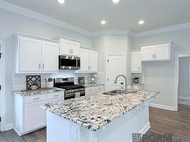4 bed, 1906 sqft, $2,350 — Photo 3