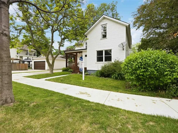 112 Essex St, Sarnia, ON N7T 4R7