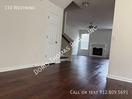 110 Westwind Dr — Photo 3