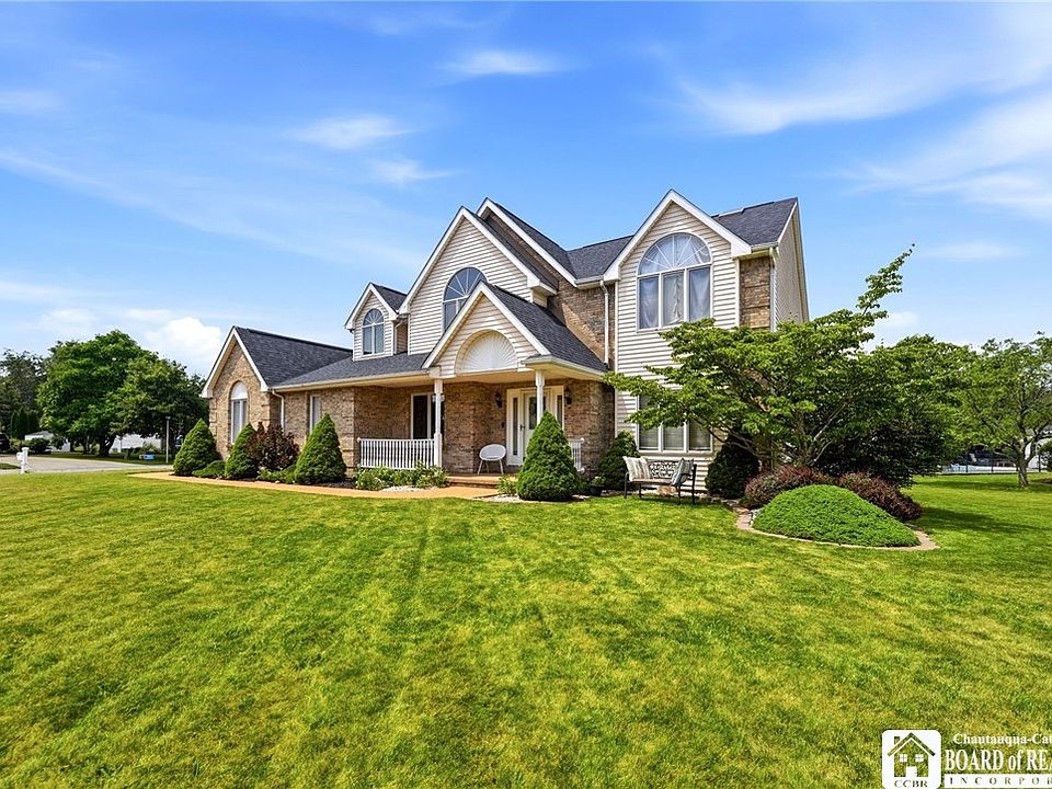 1st image of 30 Ashwood Ln