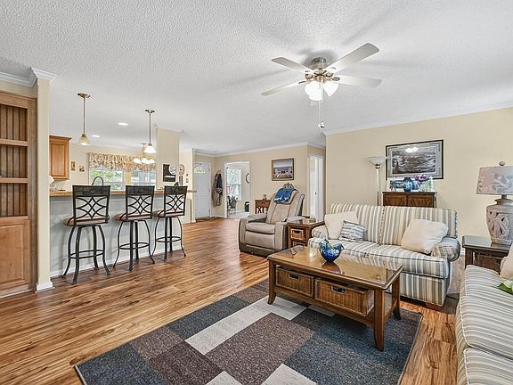 5th image of 338 Lakeside Crossing Dr.
