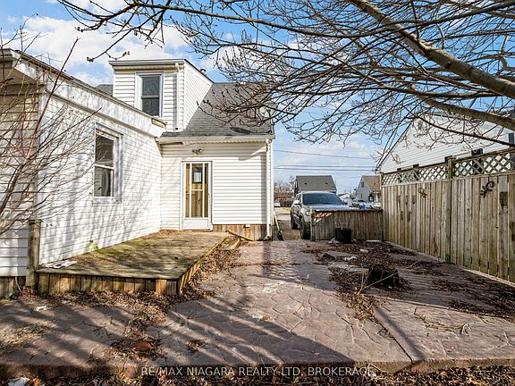 3rd image of 12 Admiral Rd