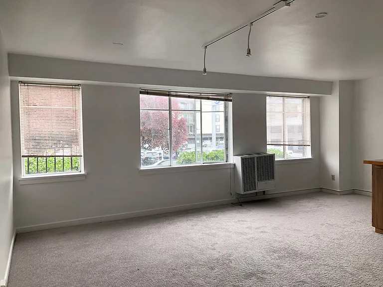 Curtiss Apartments — Photo 9