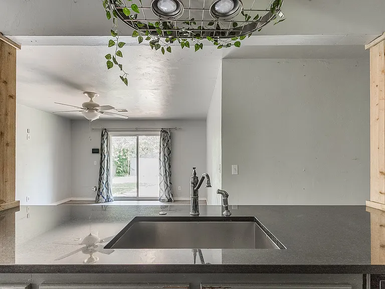 105 Paul Ave — Photo 14
