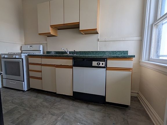 3rd image of 2453 Overlook Rd APT 3