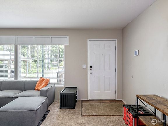 5th image of 171 NE Hilltop Place