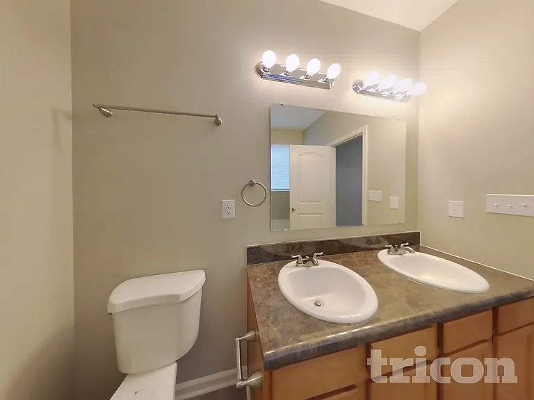 2027 Shadow Creek Blvd — Photo 7