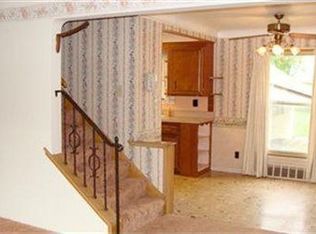 390 E 307th St, Willowick, OH 44095