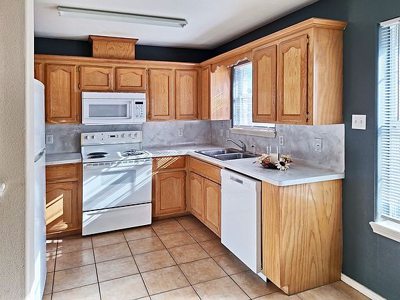 5th image of 2502 Cervantes Ave APT 3