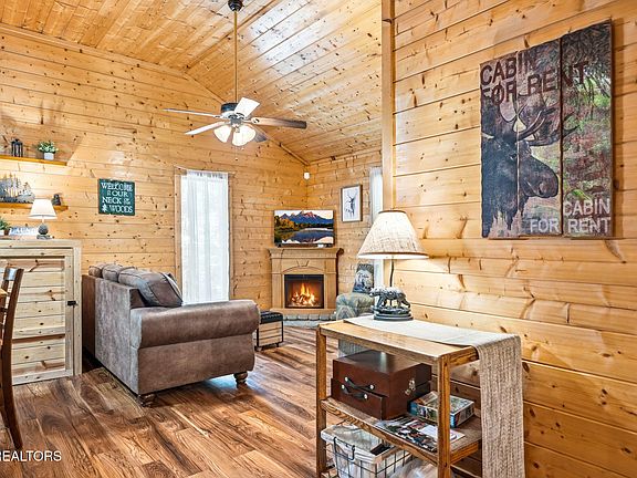 5th image of 2230 Cove Creek Dr