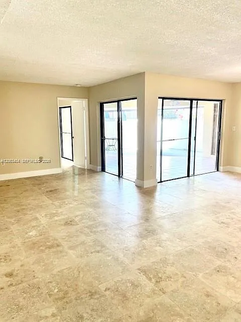 Kenland Walk Condo Iii — Photo 3