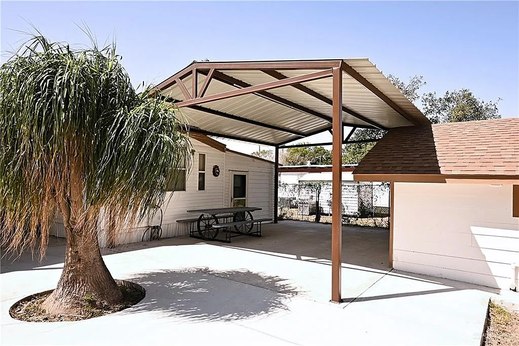 2 bed, 1.0 bath, 804 sqft, $900 — Photo 4