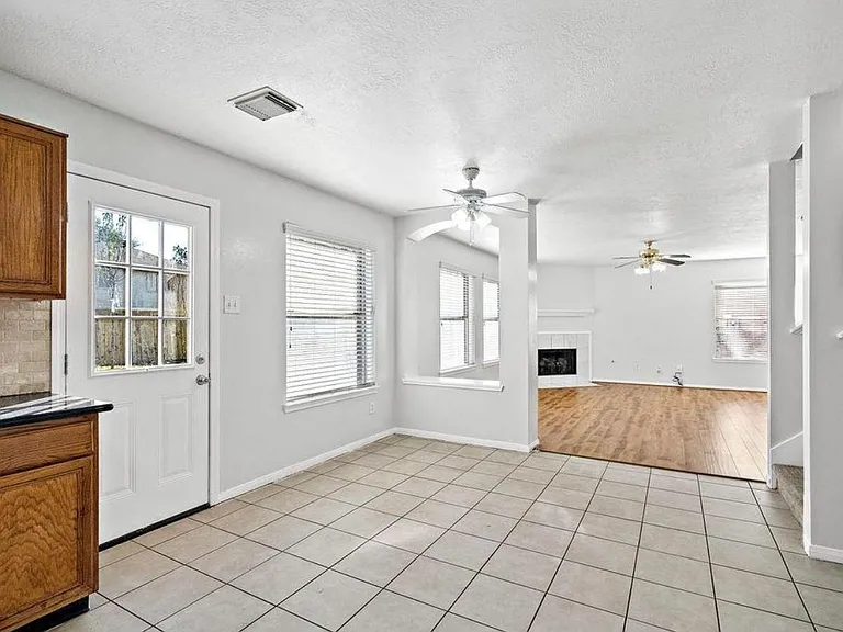 8823 Emerald Heights Ln — Photo 6