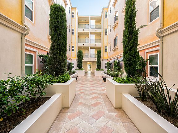 2nd image of 11945 Magnolia Blvd APT 315