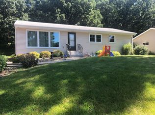 667 Sunset Dr, Saint Charles, MN 55972