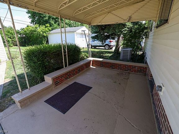 5th image of 853 E 220th St