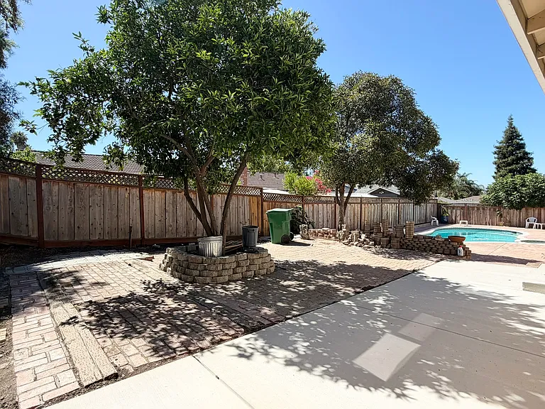 3695 Sanford St — Photo 34