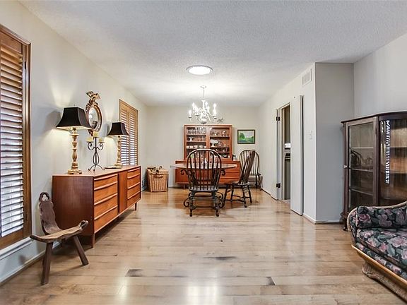 3rd image of 13867 Far Hills Ln